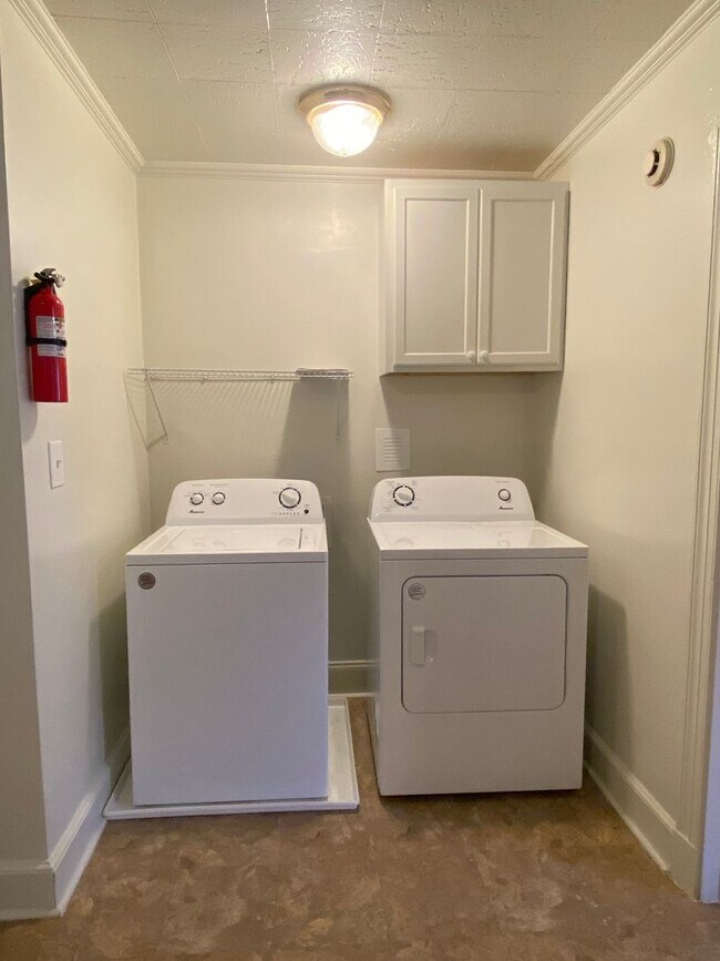 Building Photo - Spacious 1 Br Apt / Near Duke West and Downtown