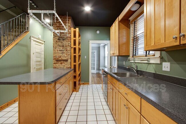 Building Photo - 1552 Forest Ave