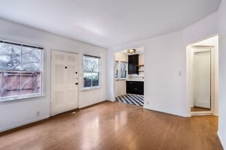 Building Photo - Private and comfortable 1 bed, 1 bath bung...