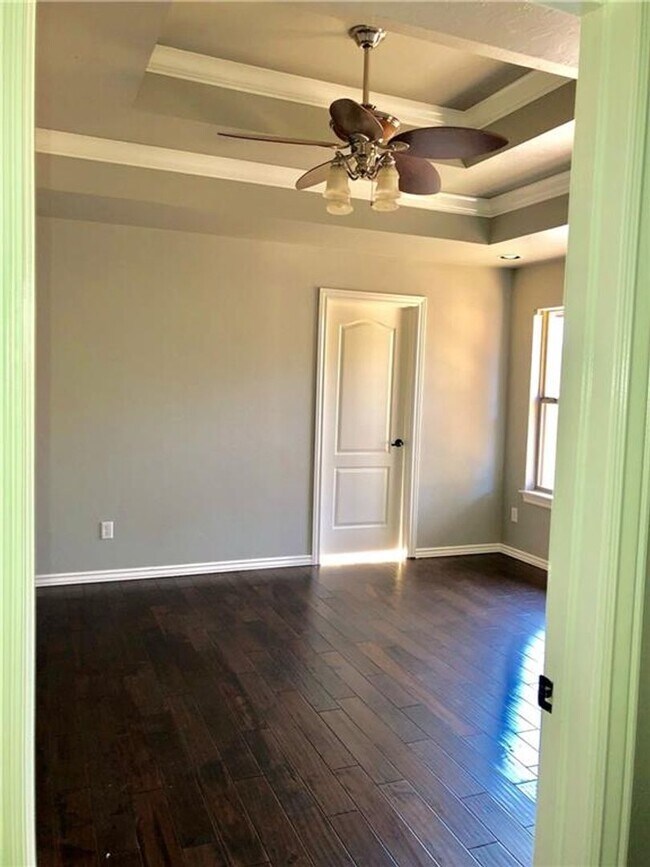 Building Photo - For Lease - Comfortable and Convenient Living