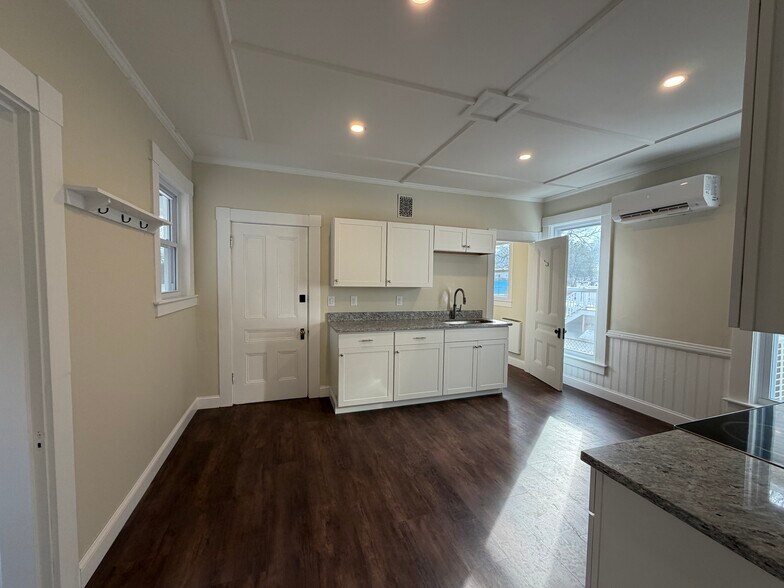 Building Photo - 5 Walker St