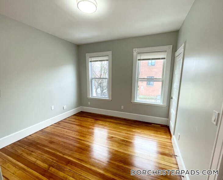 Building Photo - 159 Boston St