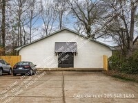 Building Photo - 622 5th St NE