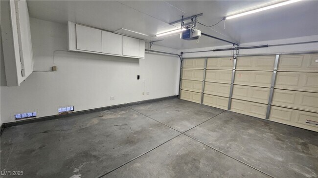 Building Photo - 3365 Othello Dr