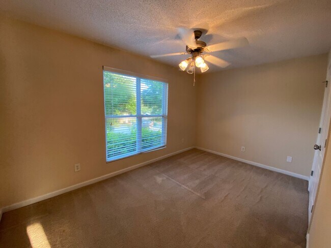 Building Photo - BRIDGEWATER HOME! PRE-LEASING FOR AUGUST 2...