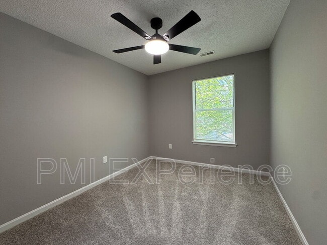 Building Photo - 2607 Camelback Ln