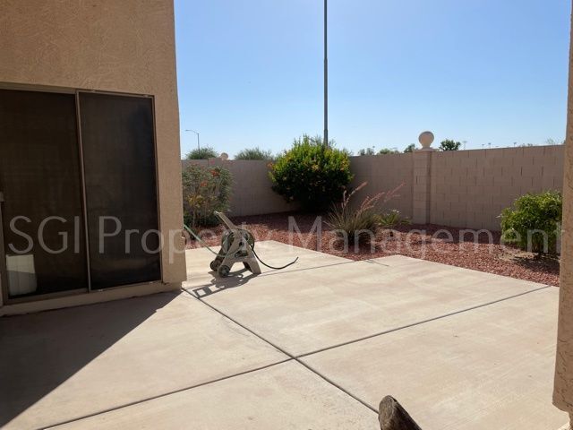Building Photo - PEORIA HOME WITH SOLAR PANELS!!