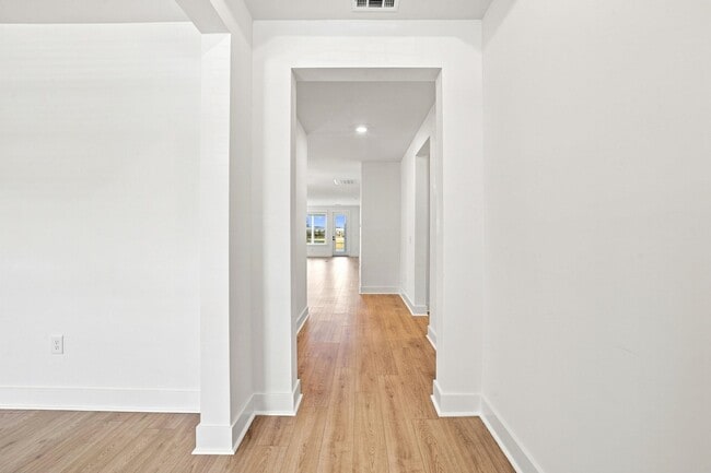 Building Photo - 3084 Claredon St