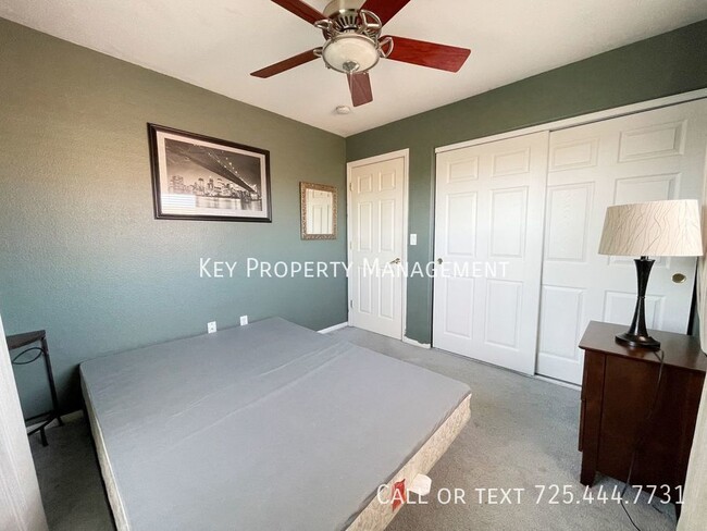 Building Photo - 3 BEDROOM 2.5 BATH UPGRADED HOME IN SOUTHW...