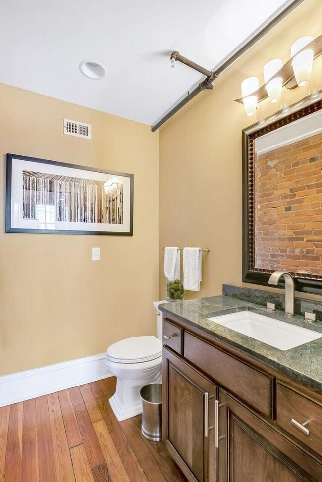 Building Photo - 1467 Market St