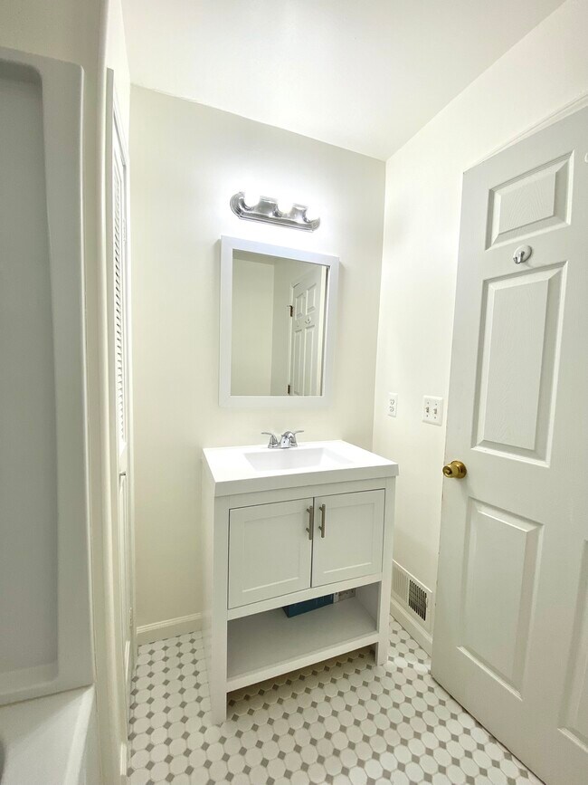 Building Photo - 1471 Bird Ave