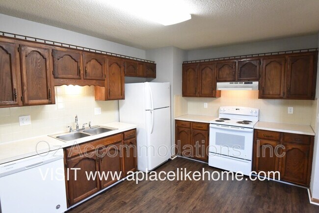 Building Photo - 117 SE Greystone Dr