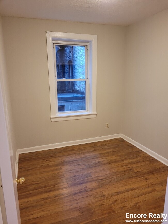 Building Photo - 145 Endicott St