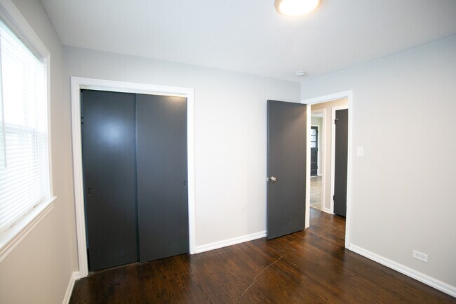 Building Photo - 8837 S Talman Ave