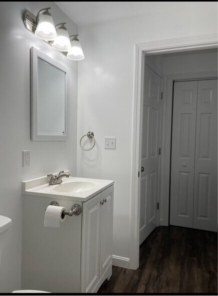 Building Photo - 111 Hall St