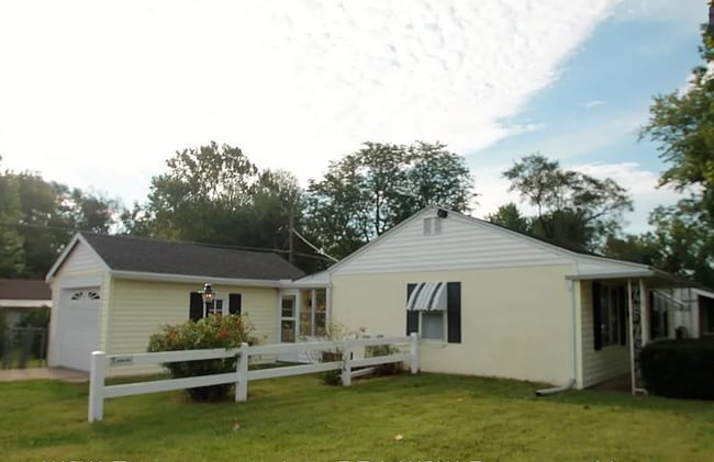 Building Photo - Don't miss out on this beautiful home!