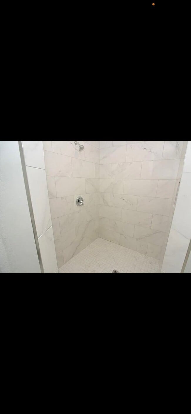 Building Photo - 617 Dunraven Dr