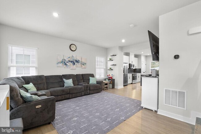 Building Photo - 1713 Aurora Way