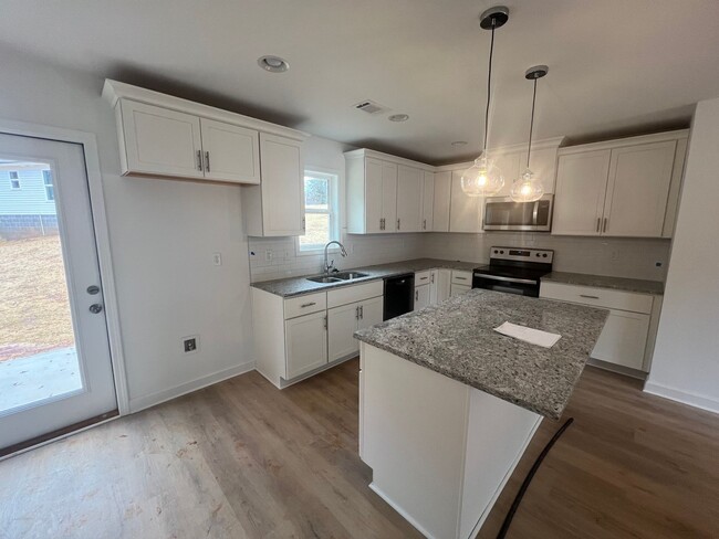 Building Photo - Newly built 3 bedroom 2 bathroom in East T...