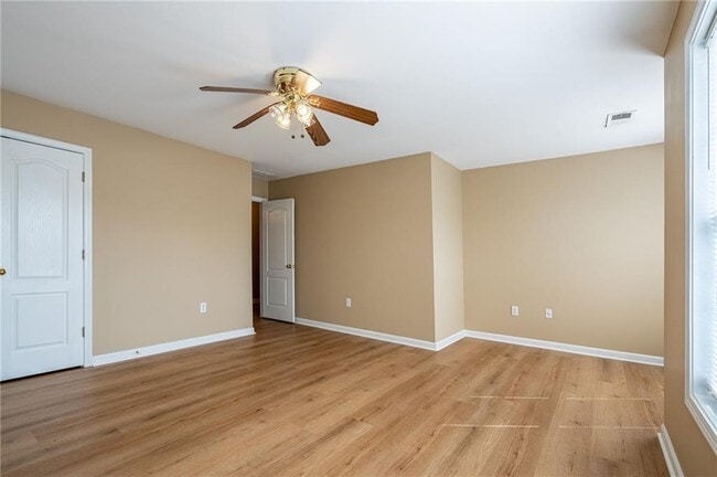 Building Photo - 32 Brookvalley Ct W