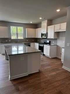 Building Photo - 650 Pt Pl Dr