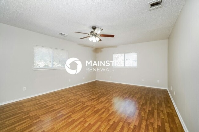 Building Photo - 3 Bedroom Pet-Friendly Home in Converse, TX with Main Street Renewal