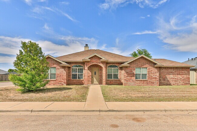 Building Photo - 3 bedroom 3 Bath House plus office