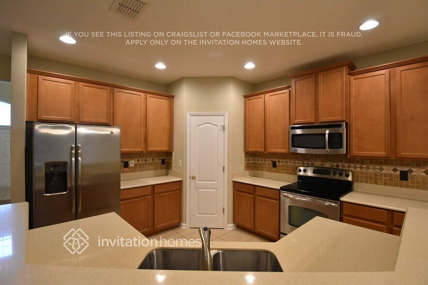Building Photo - 218 Thornloe Dr