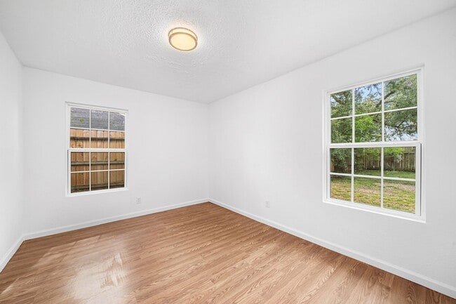 Building Photo - 2108 Camille St