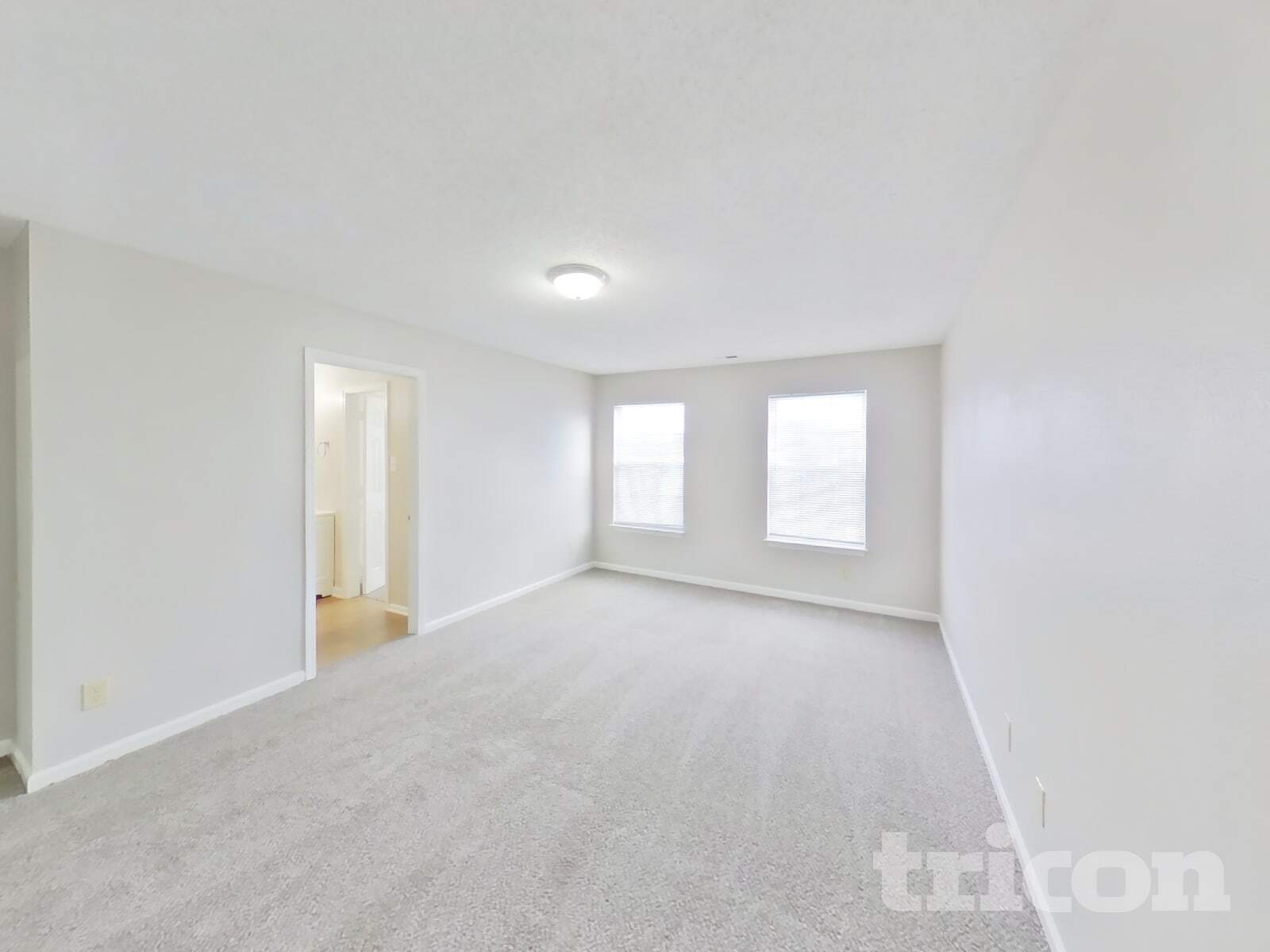 Building Photo - 4518 Connaught W Dr