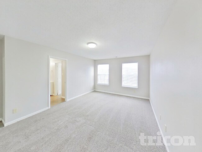 Building Photo - 4518 Connaught W Dr