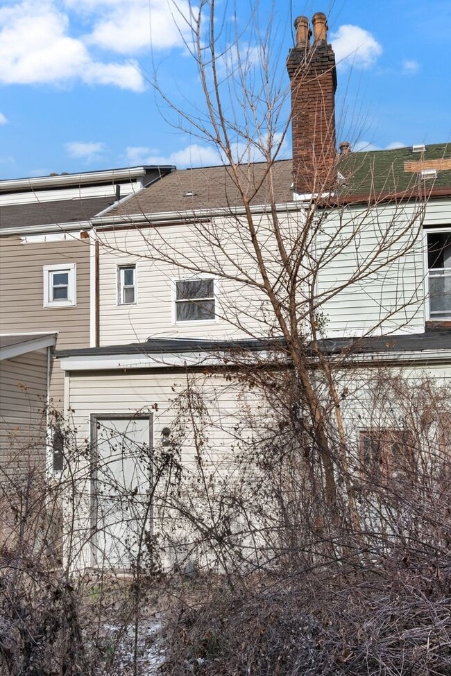 Building Photo - FULLY UPDATED 2 BR, 1 BA Single Family Home in Edgewood - SHARP!