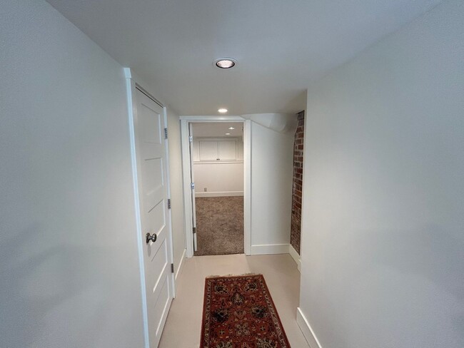 Building Photo - Cozy 2 BR, 1 BA Garden Apartment w/ shared...