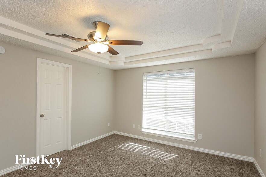 Building Photo - 805 Shadybrook Ln