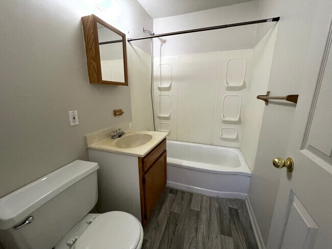 Building Photo - 317 W 18th St