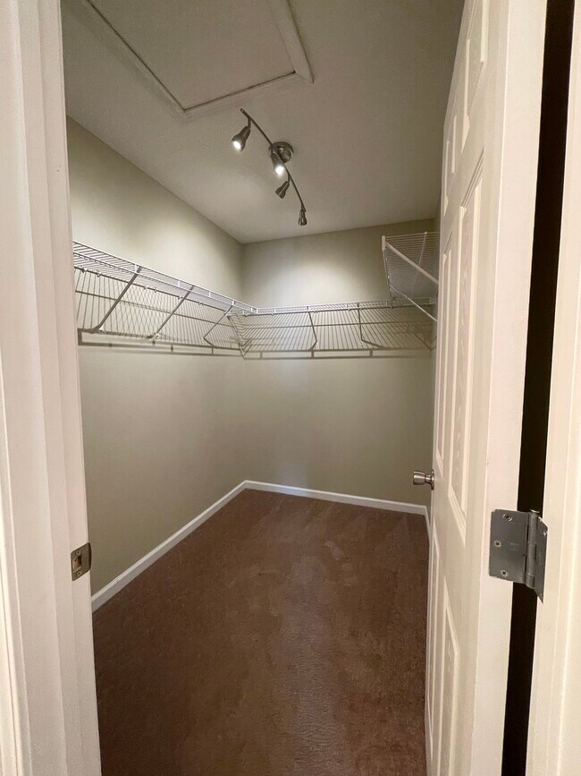 Building Photo - 225 Wakefield Way