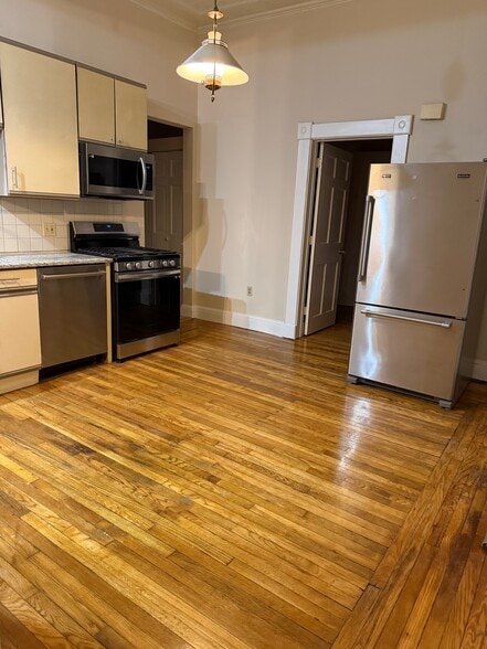 Building Photo - 125 2nd Ave