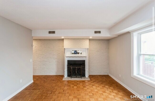 Building Photo - 71A Imlay St