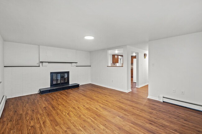 Building Photo - $200 OFF RENT FOR YOUR FIRST THREE MONTHS!...