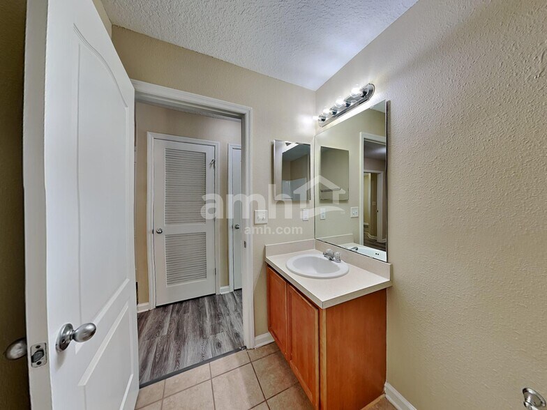 Building Photo - 421 Monet Ave