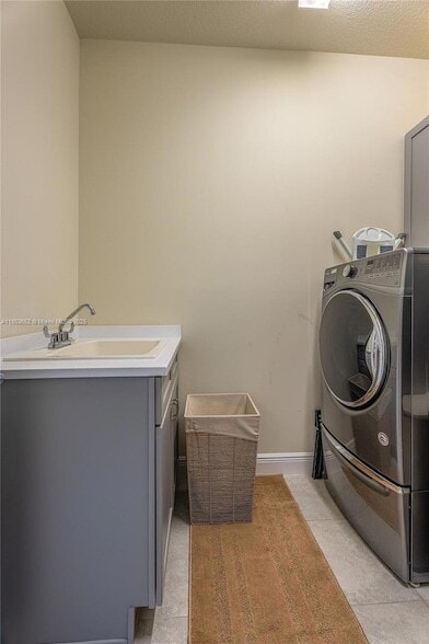 Building Photo - 4658 Greenway Dr