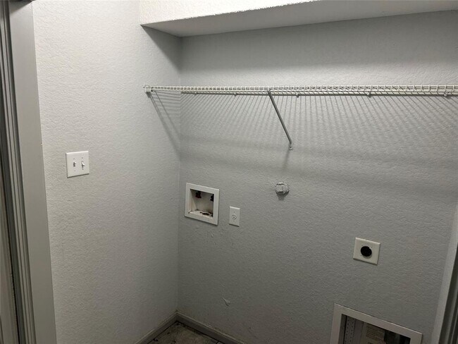 Building Photo - 2234 Bentwood Dr