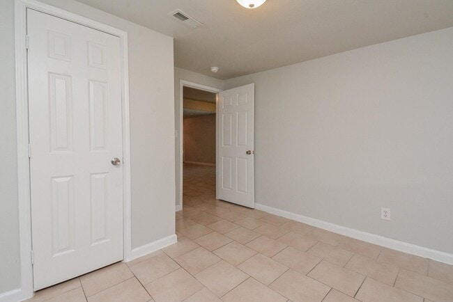Building Photo - 2118 Thonig Rd