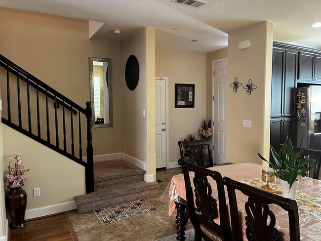 Building Photo - Great 4 Bedroom, 3 Bathroom 2100 sqft. Folsom Home for Lease