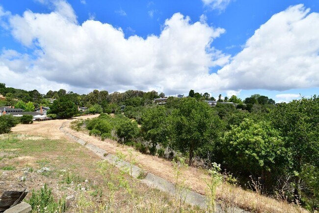 Building Photo - 2756 Comstock Cir