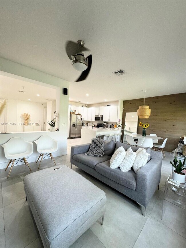 Building Photo - 13017 Riverwalk Cir S