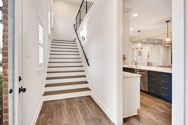 Building Photo - 1385 Belfair Dr