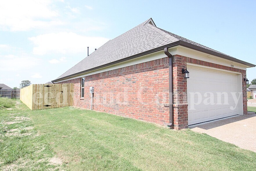 Building Photo - 5509 Kaitlyn Dr E