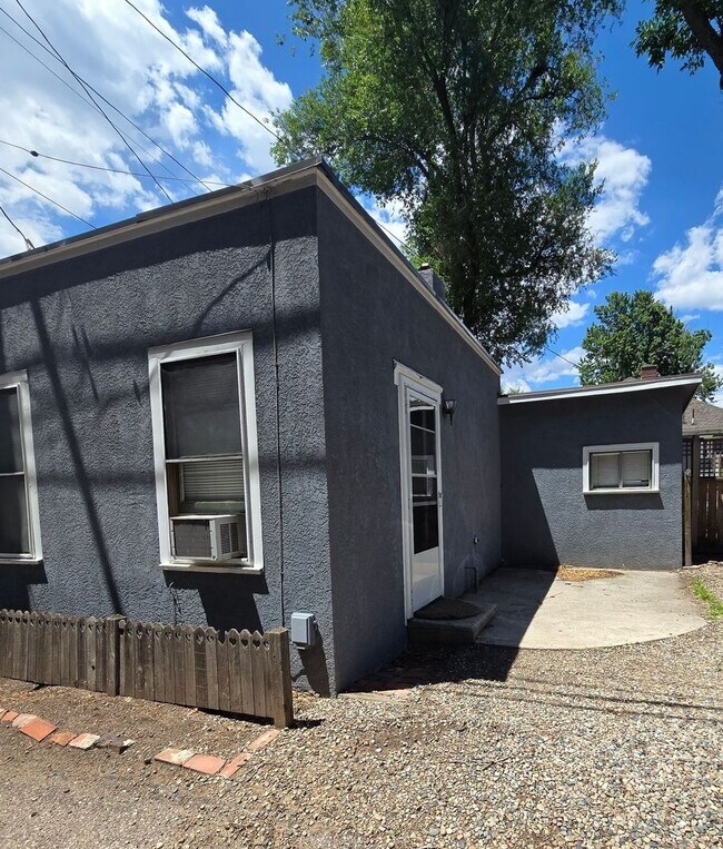 Building Photo - 1011-B N Corona St