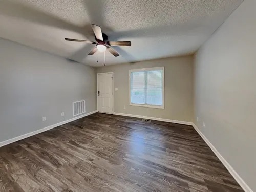 Building Photo - 5150 Mimi Ct